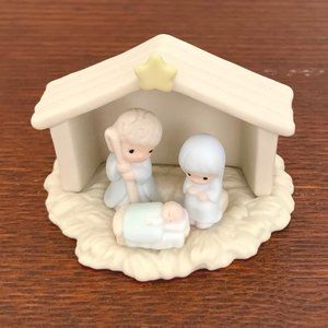 Precious Moments 1992 Sugar Town Nativity Scene Figurine